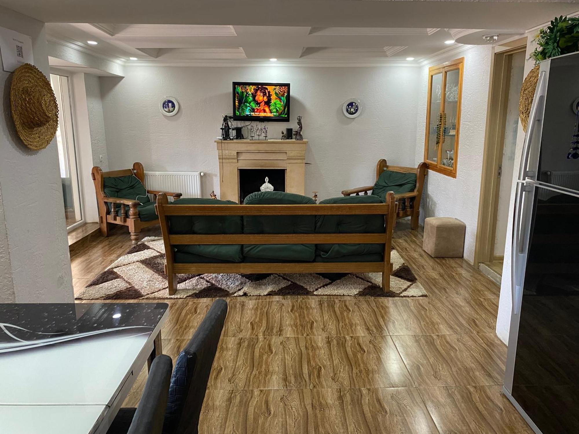 Отель Relax Station Кутаиси Экстерьер фото