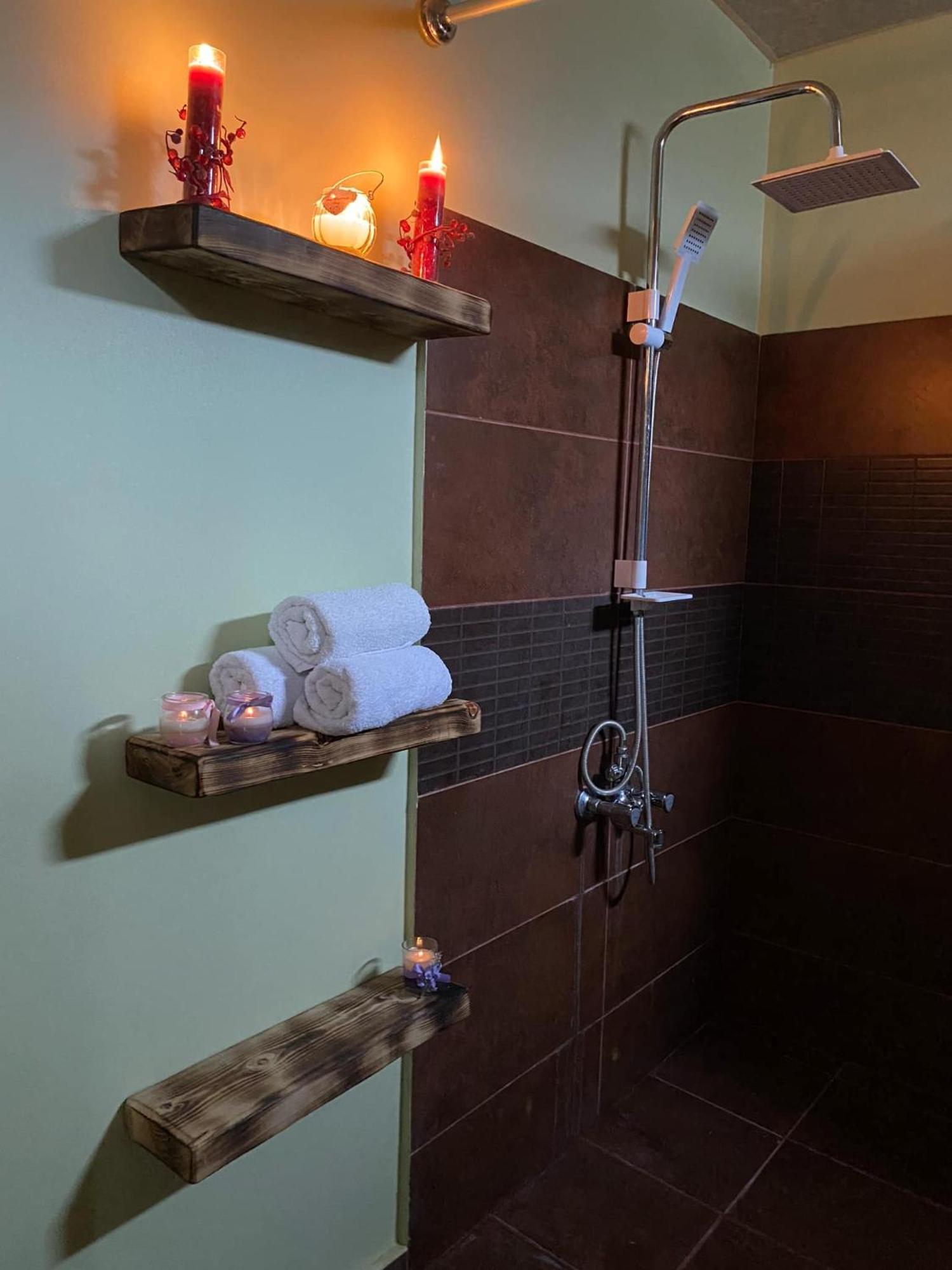 Отель Relax Station Кутаиси Экстерьер фото