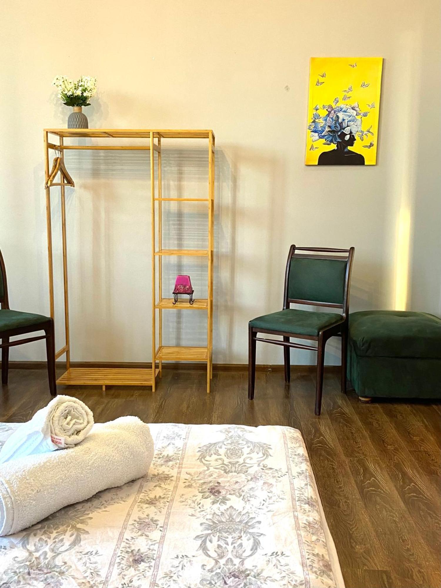 Отель Relax Station Кутаиси Экстерьер фото